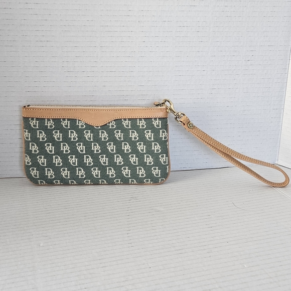 Dooney and Bourke‎ sage green wristlet - Picture 1 of 7